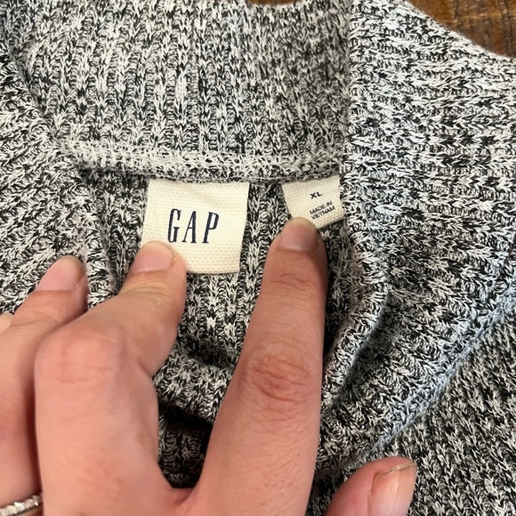 GAP Mock neck Black and White Knit tank - Picture 2 of 2